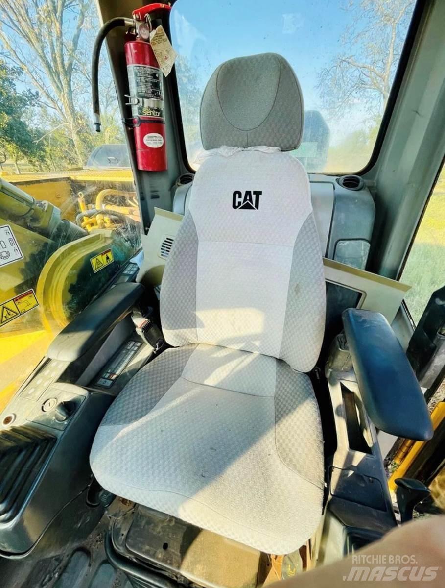 CAT 330DL Excavatoare pe șenile
