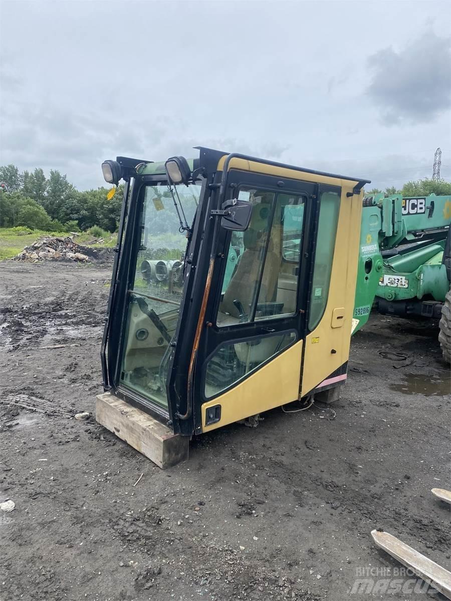 CAT 365 Cabine si interior