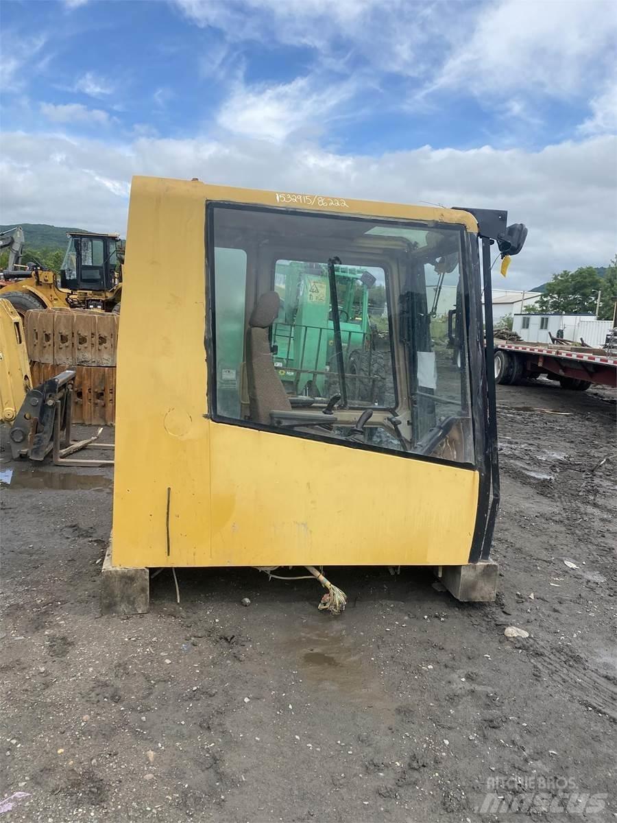 CAT 365 Cabine si interior
