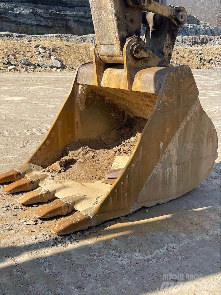 CAT 374DL Excavatoare pe șenile
