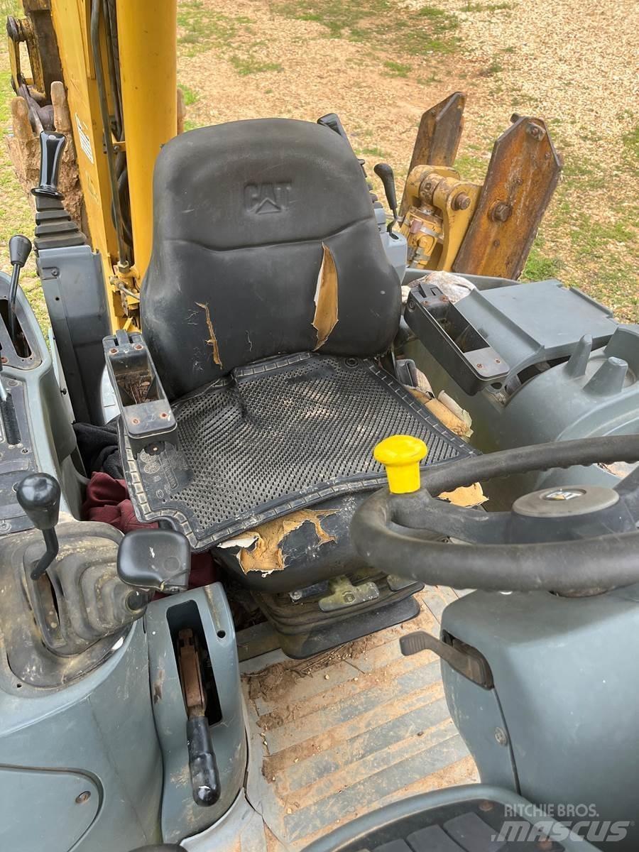 CAT 420D Buldoexcavatoare
