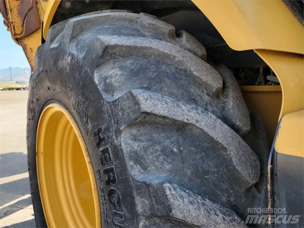 CAT 450F Excavatoare pe șenile
