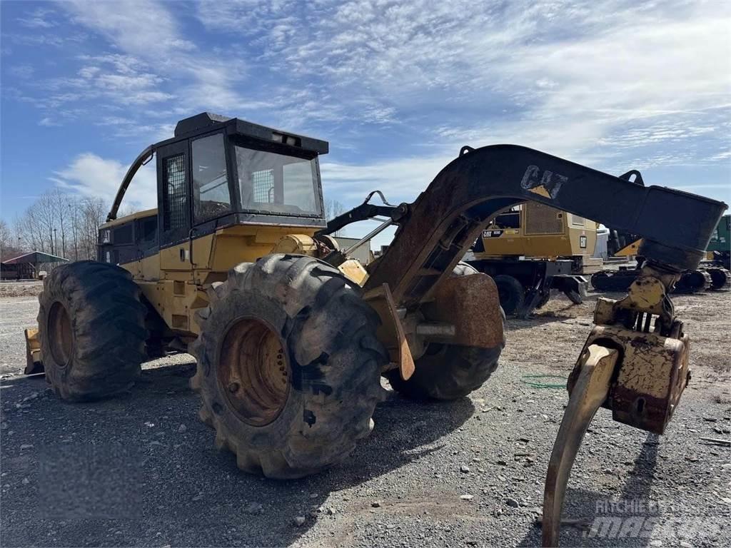 CAT 525B Utilaje de manevrarea a bustenilor