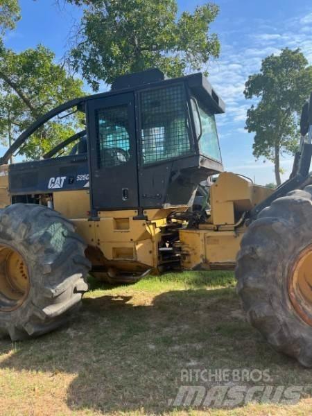 CAT 525C Utilaje de manevrarea a bustenilor