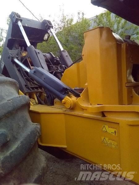 CAT 525C Utilaje de manevrarea a bustenilor