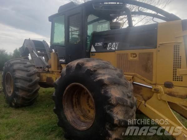 CAT 525C Utilaje de manevrarea a bustenilor