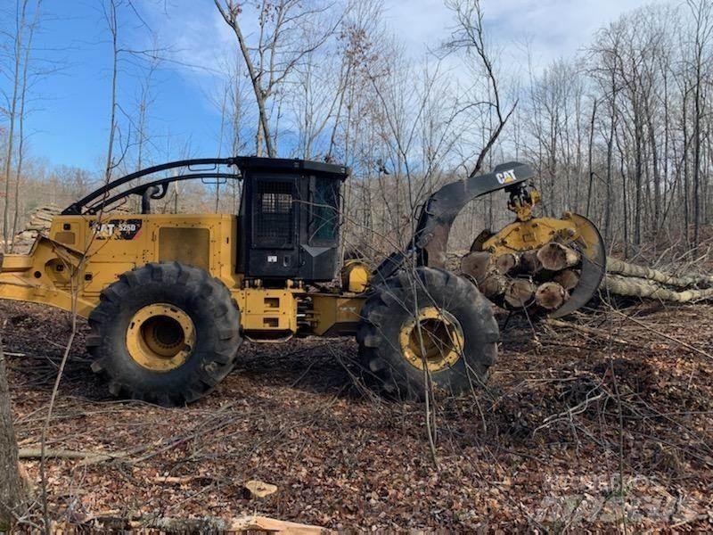 CAT 525D Utilaje de manevrarea a bustenilor