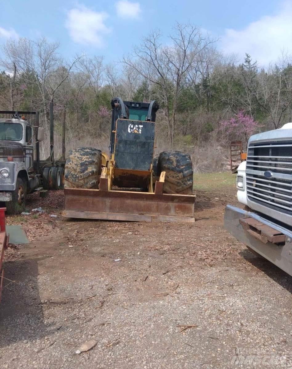 CAT 525D Utilaje de manevrarea a bustenilor