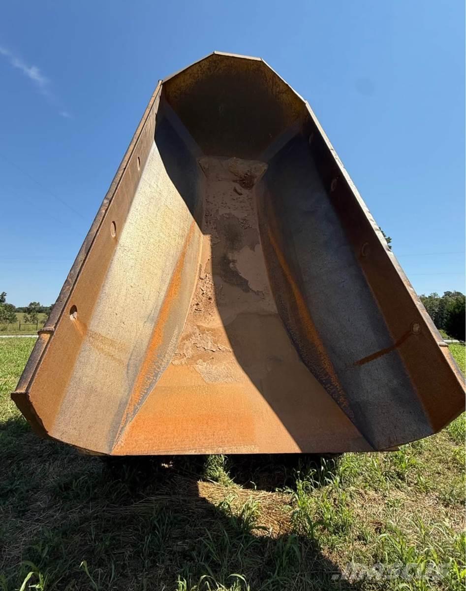 CAT 725 Transportoare articulate