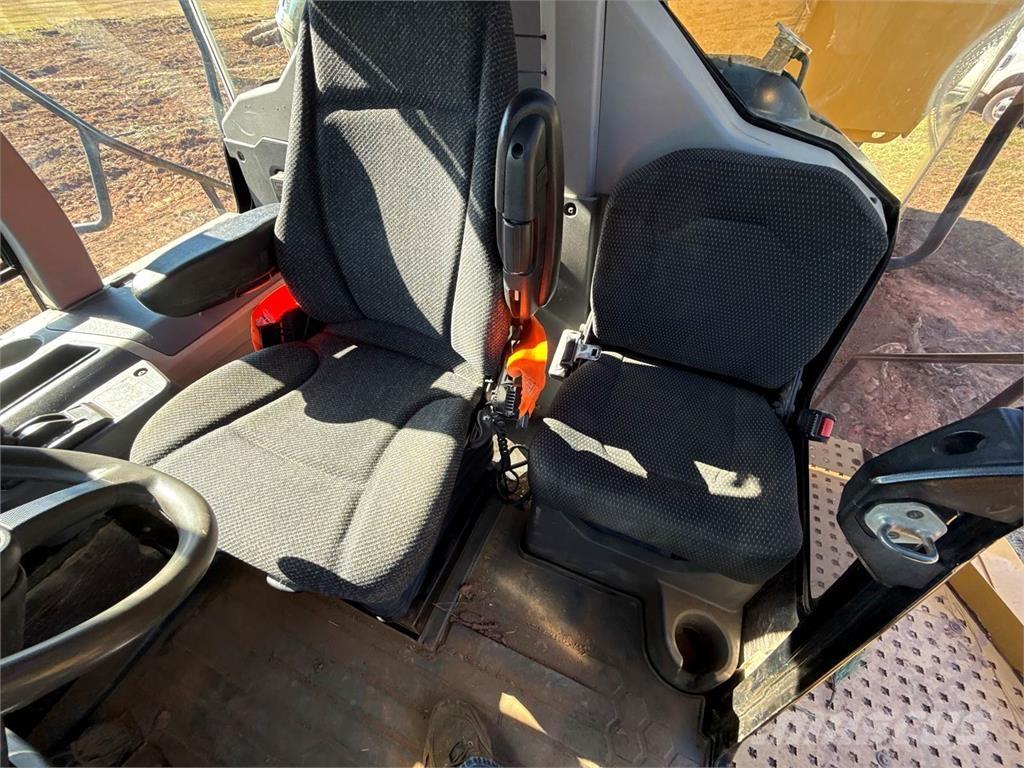 CAT 745 Transportoare articulate