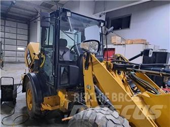 CAT 906H Incarcator pe pneuri