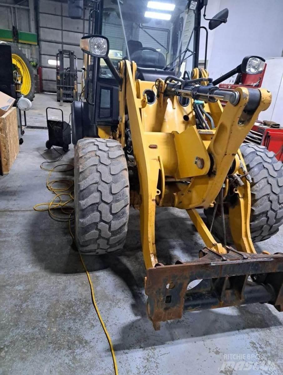 CAT 906H Incarcator pe pneuri