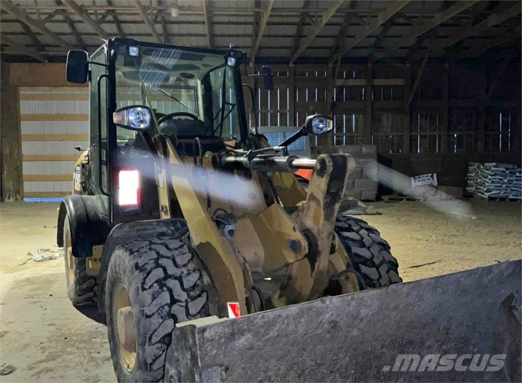 CAT 906H Incarcator pe pneuri