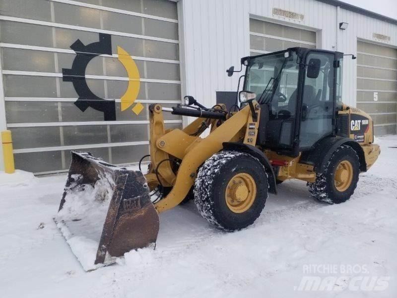 CAT 906M Incarcator pe pneuri