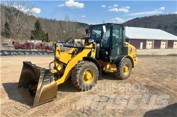 CAT 906M Incarcator pe pneuri