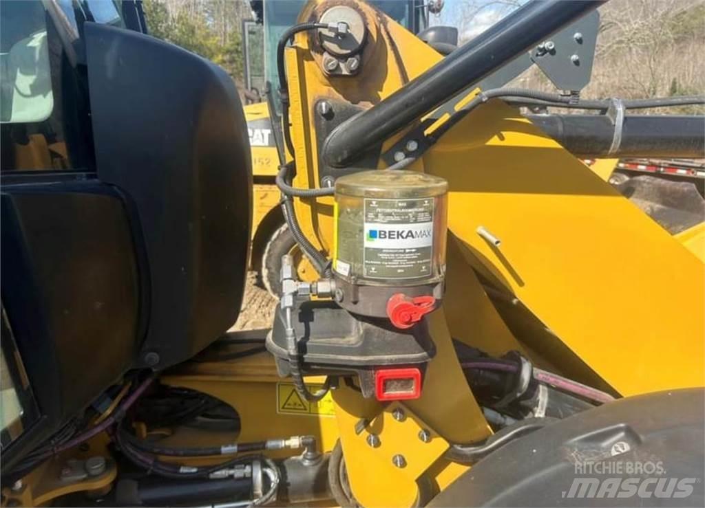 CAT 906M Incarcator pe pneuri