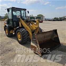 CAT 906M Incarcator pe pneuri