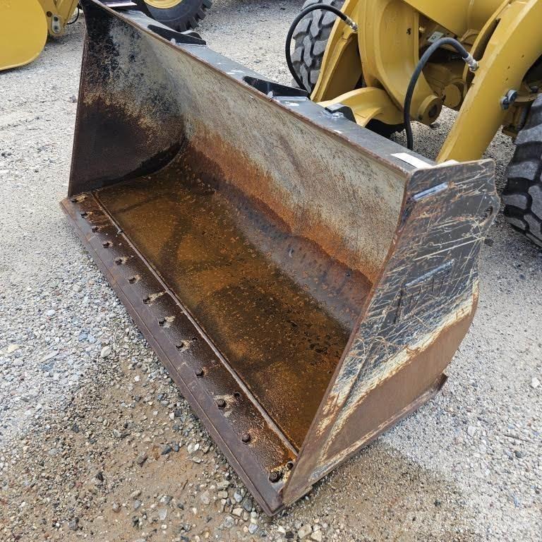 CAT 906M Incarcator pe pneuri