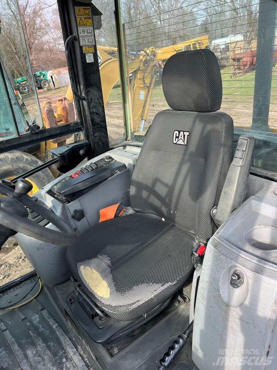 CAT 906M Incarcator pe pneuri
