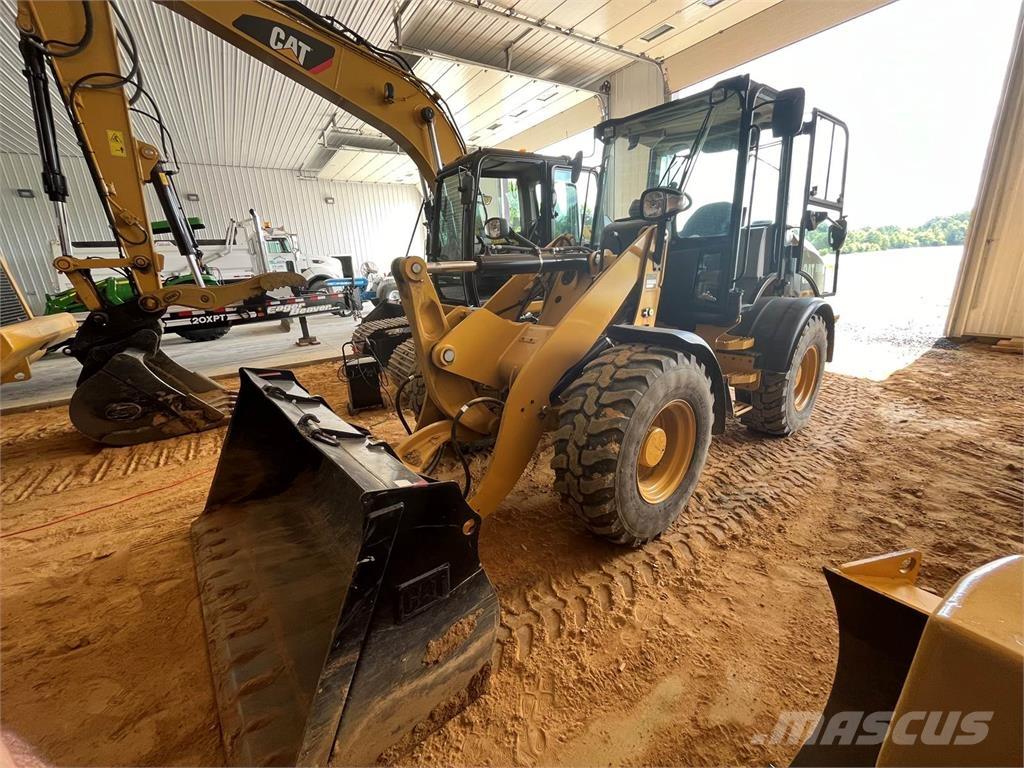 CAT 908M Incarcator pe pneuri
