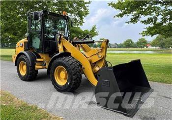 CAT 908M Incarcator pe pneuri