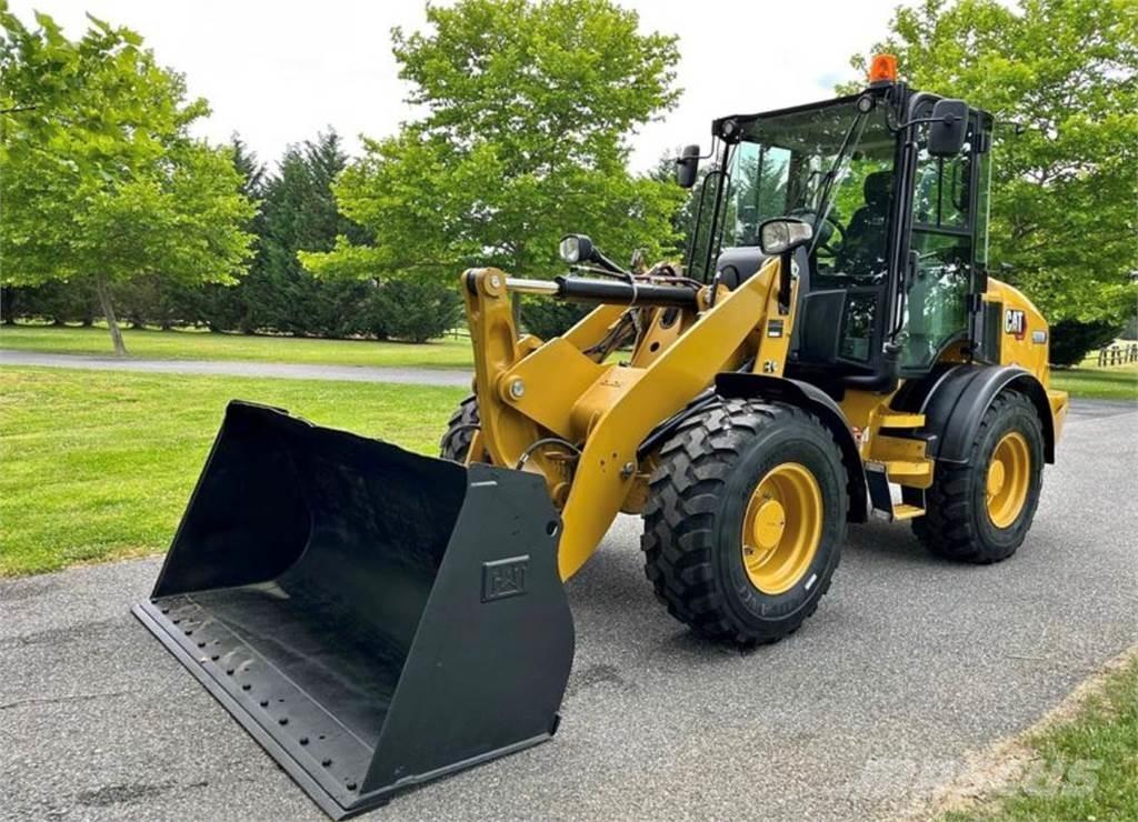 CAT 908M Incarcator pe pneuri