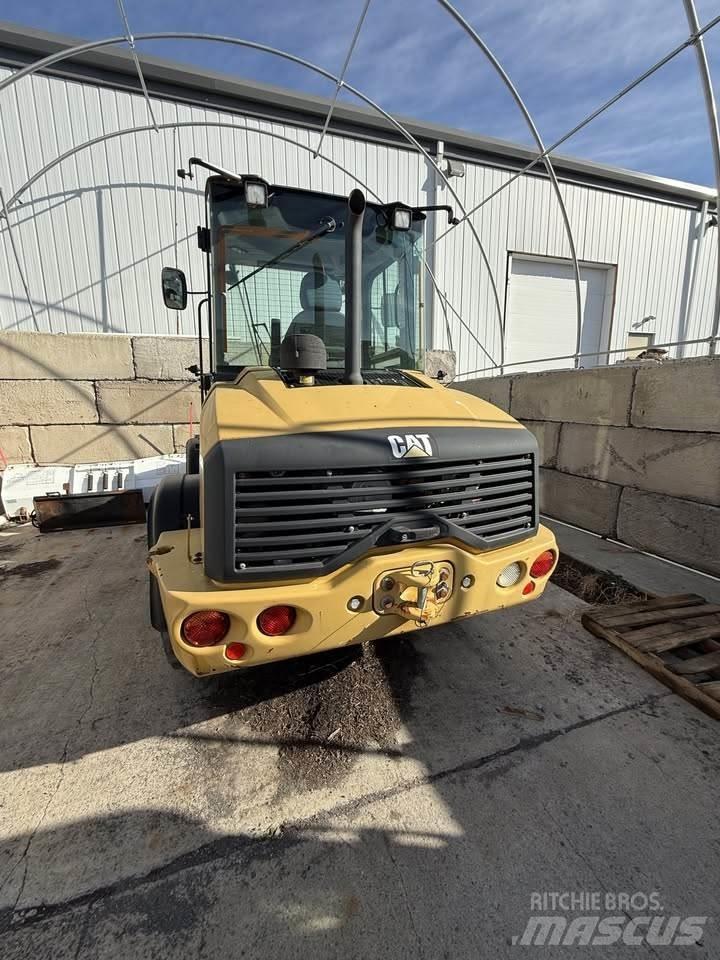 CAT 908M Incarcator pe pneuri