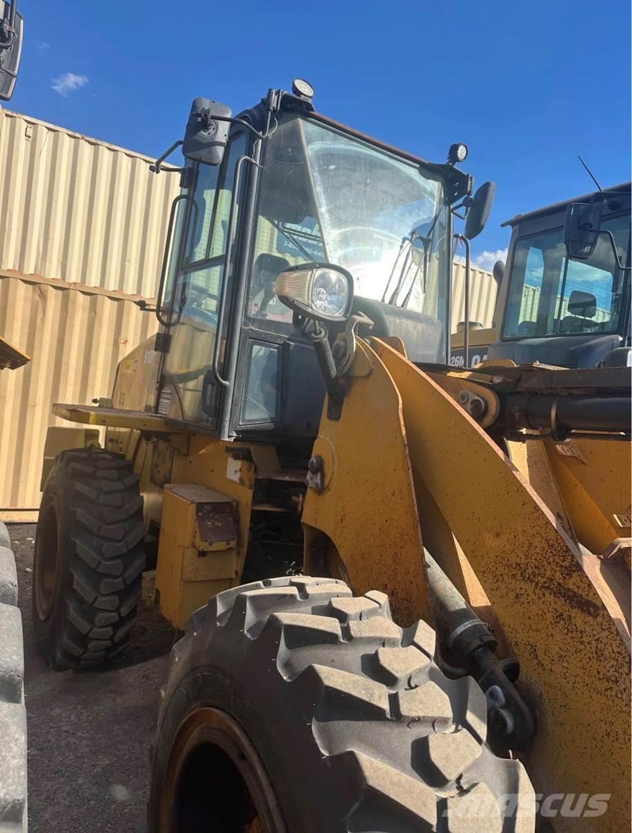 CAT 910M Incarcator pe pneuri