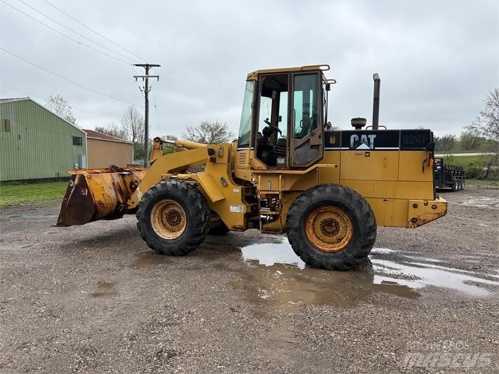 CAT 924F Incarcator pe pneuri