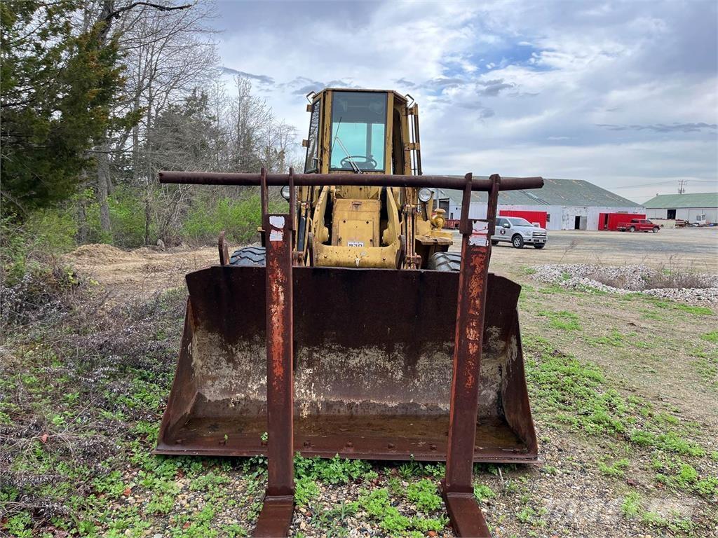 CAT 930 Incarcator pe pneuri