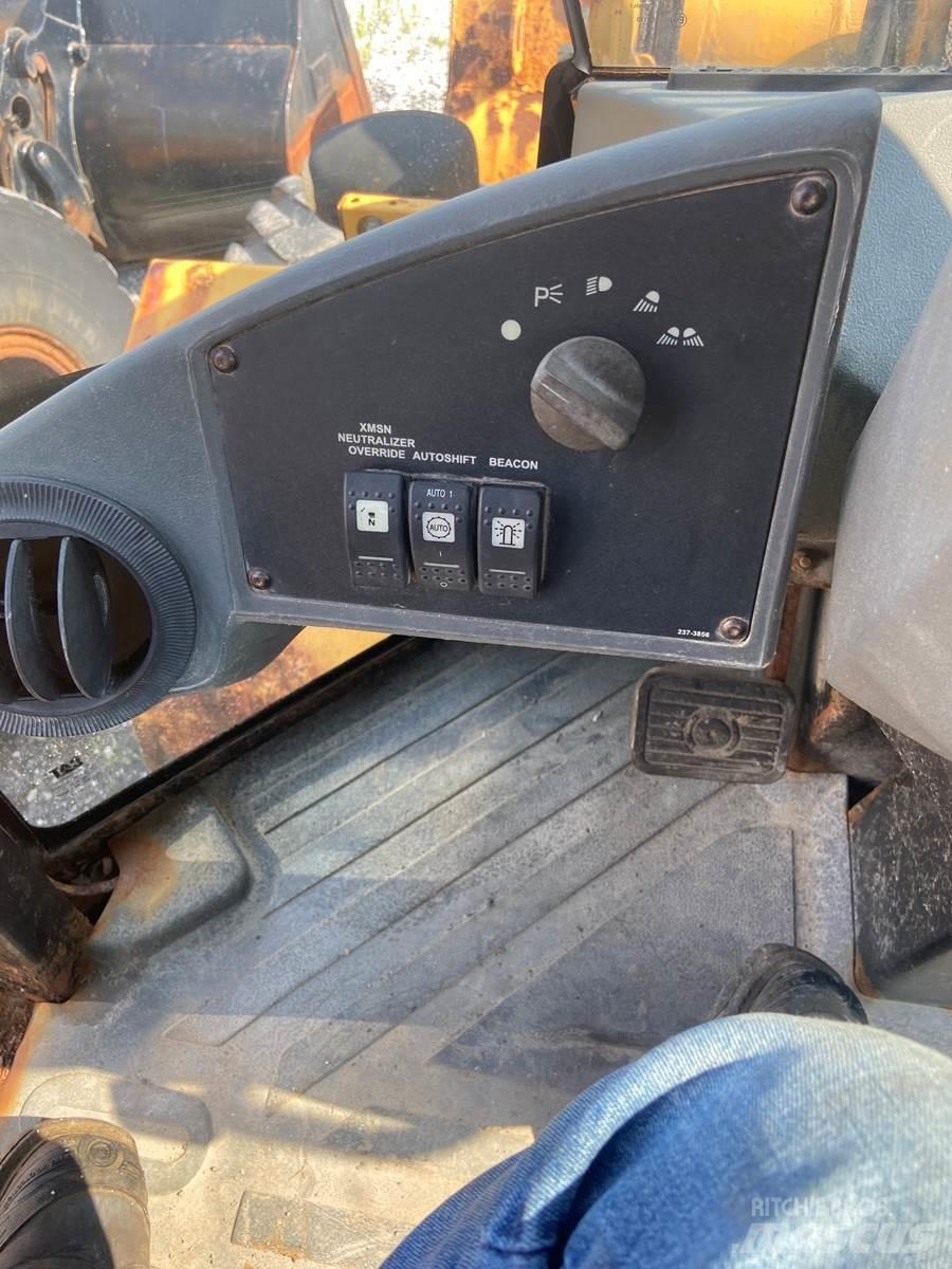 CAT 930G Incarcator pe pneuri