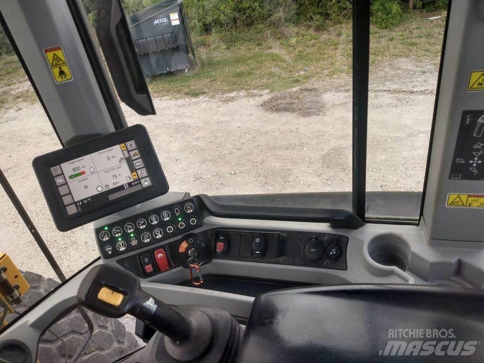 CAT 930M Incarcator pe pneuri