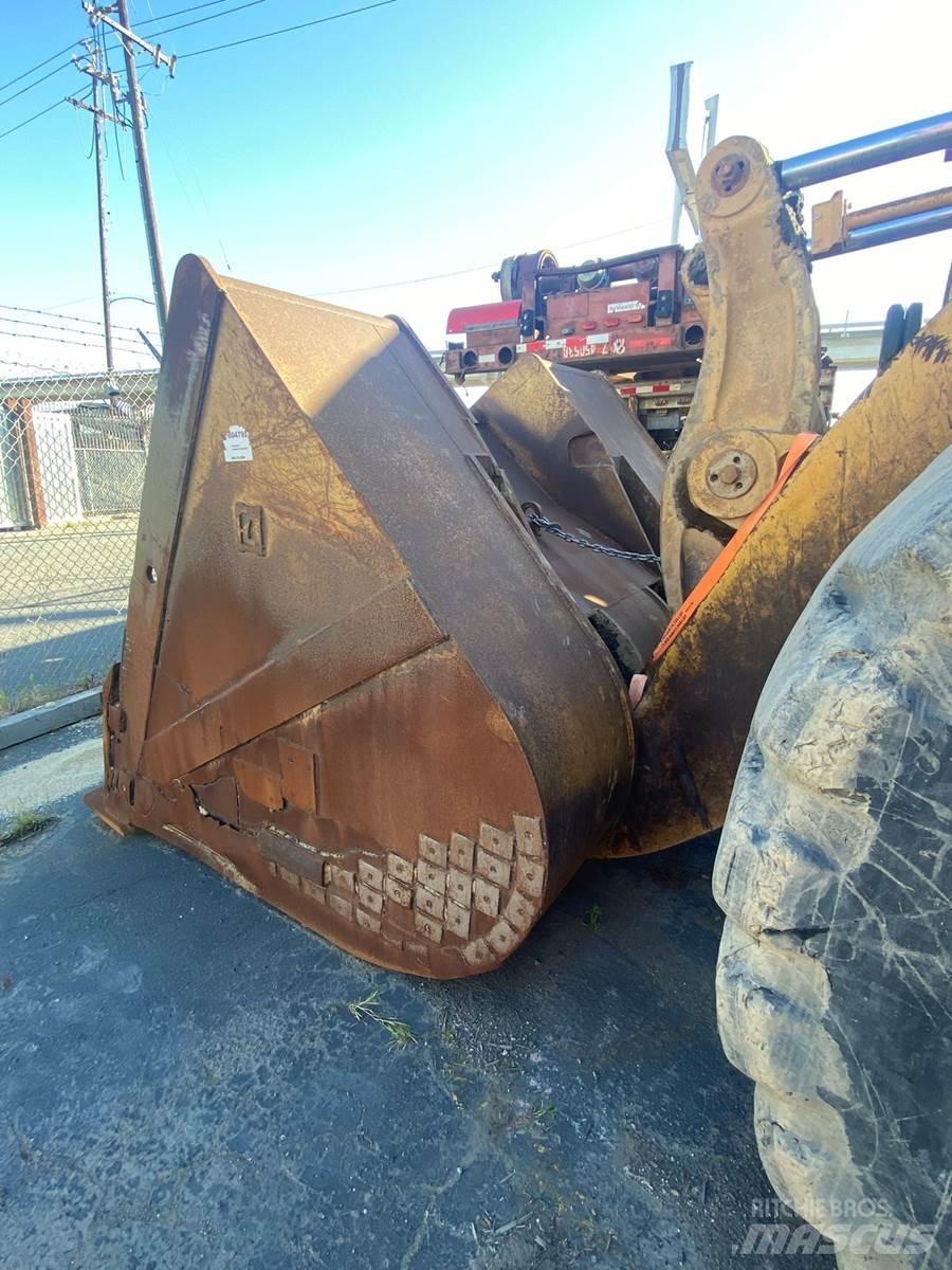 CAT 988F Incarcator pe pneuri