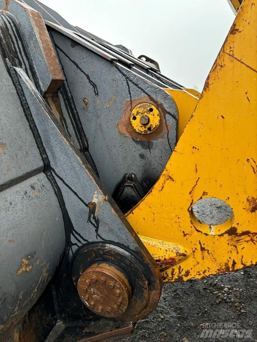 CAT 993K Incarcator pe pneuri