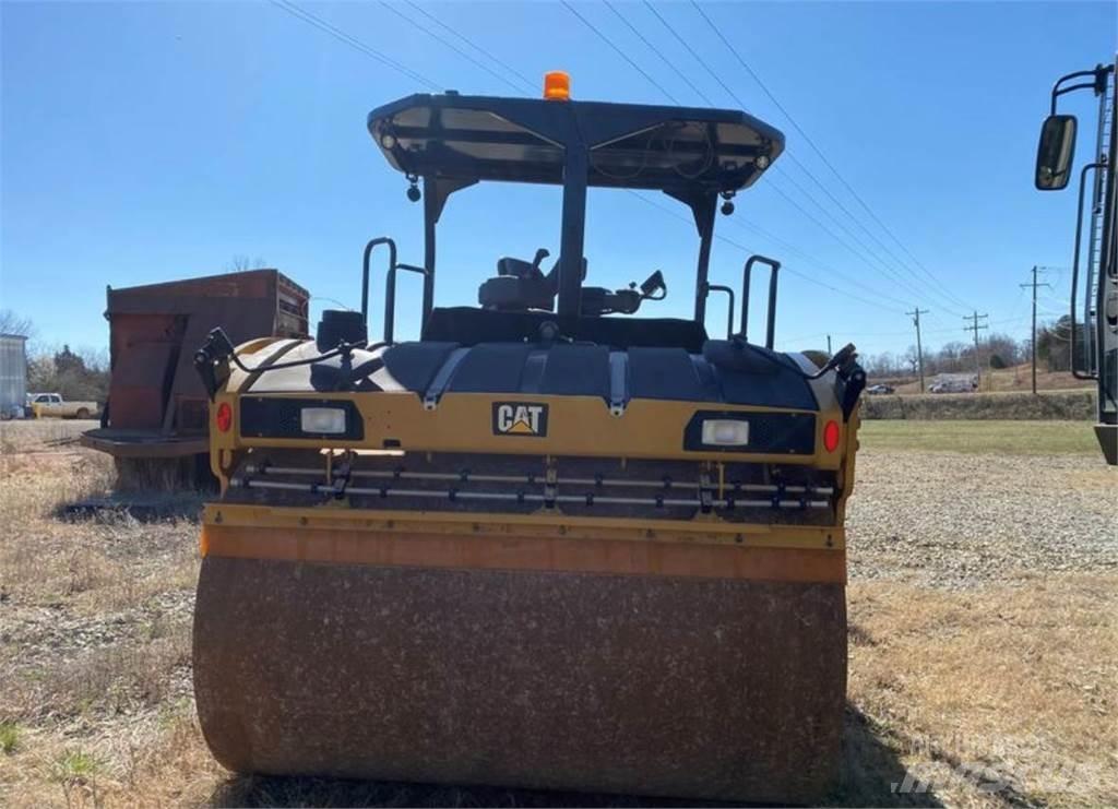 CAT CB15 Compactoare monocilindrice