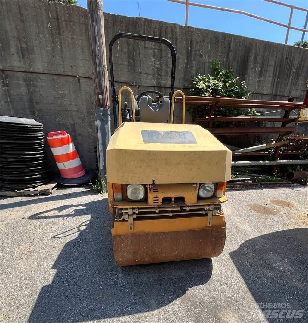 CAT CB22 Compactoare monocilindrice