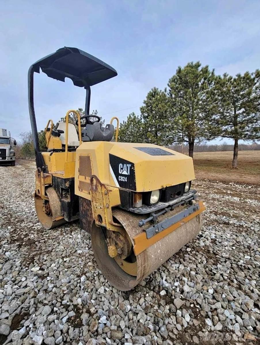 CAT CB24 Compactoare monocilindrice