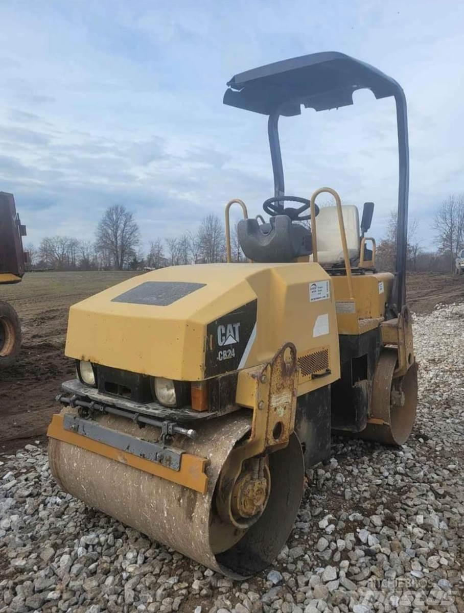 CAT CB24 Compactoare monocilindrice
