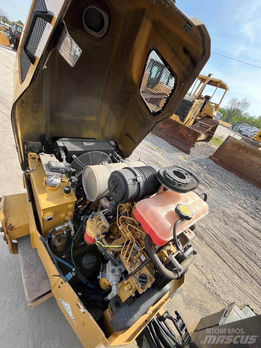 CAT CB24B Compactoare monocilindrice
