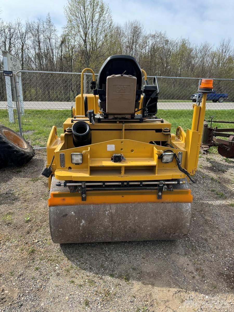CAT CB34 Pavatoare asfalt