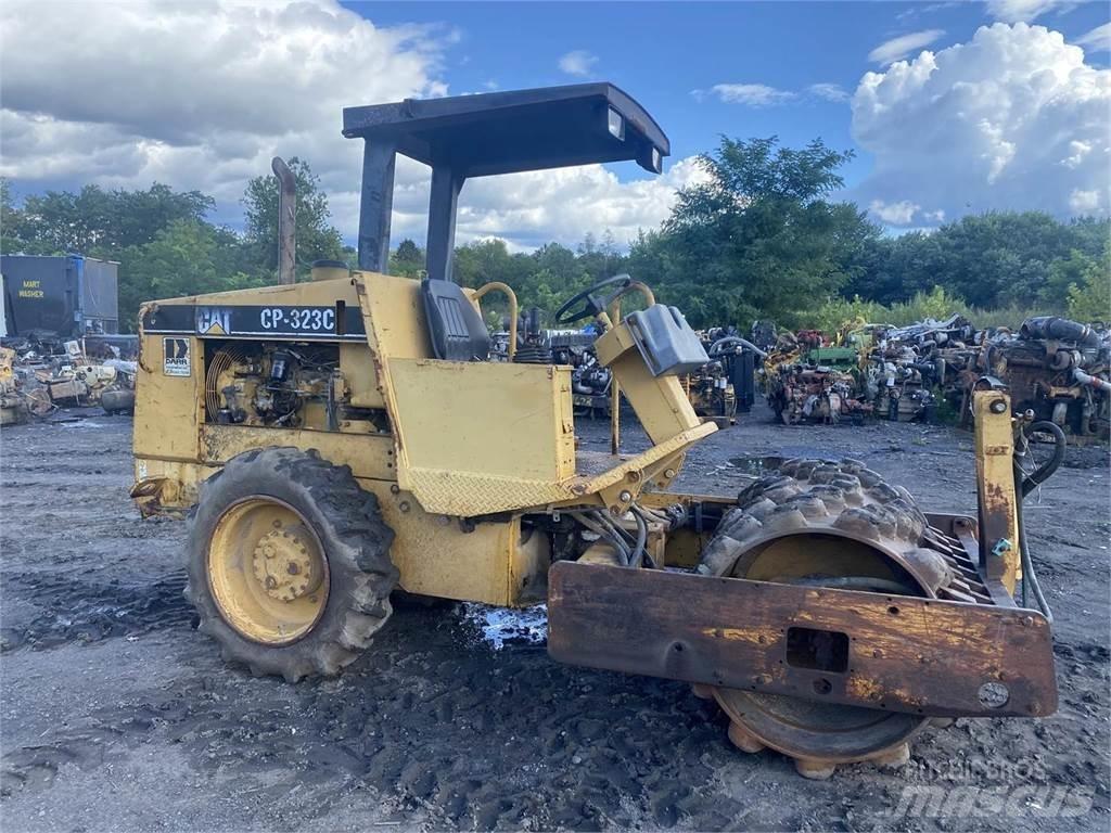 CAT CP323C Compactoare sol