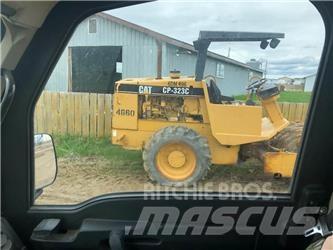 CAT CP323C Compactoare sol
