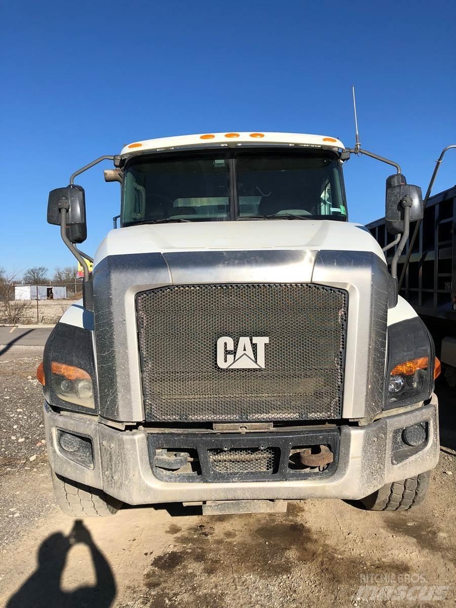 CAT CT660 Autobasculanta