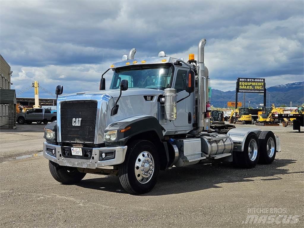 CAT CT680L Autotractoare