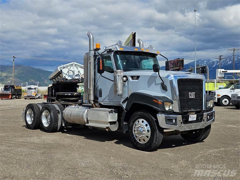 CAT CT680L Autotractoare