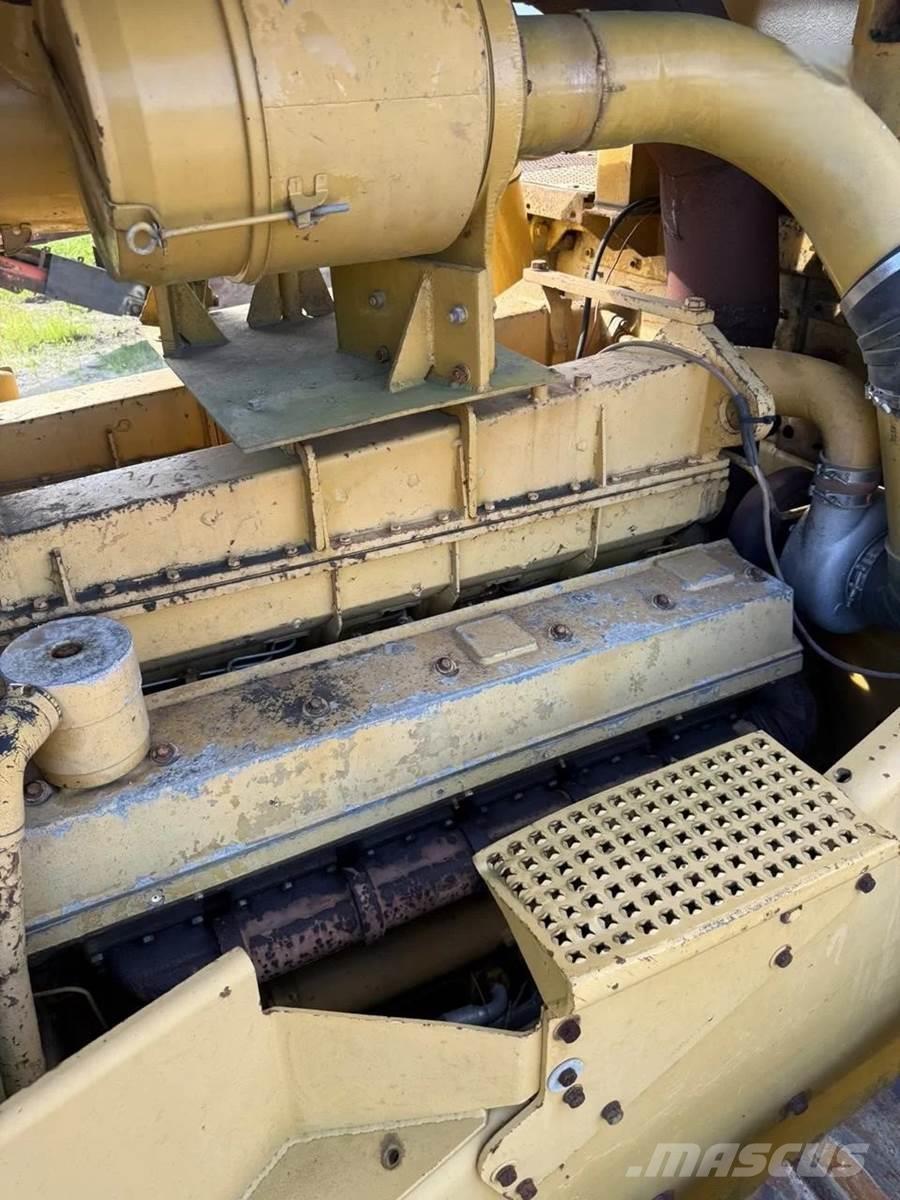 CAT D10 Buldozere pe senile