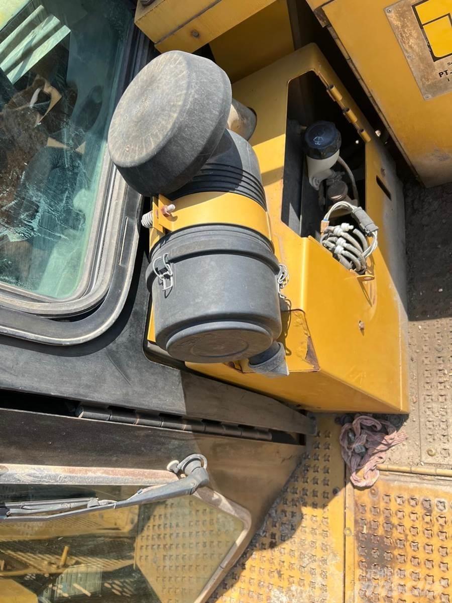 CAT D10T Buldozere pe senile