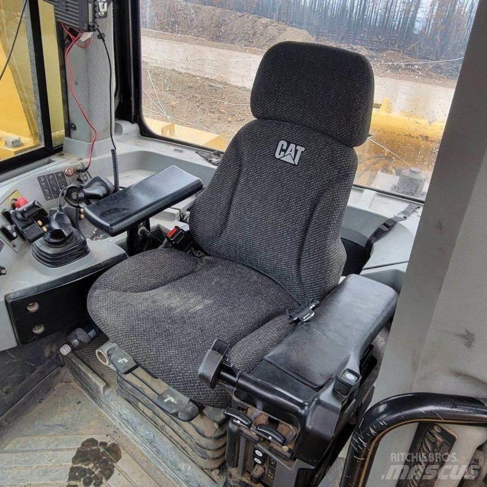 CAT D10T Buldozere pe senile