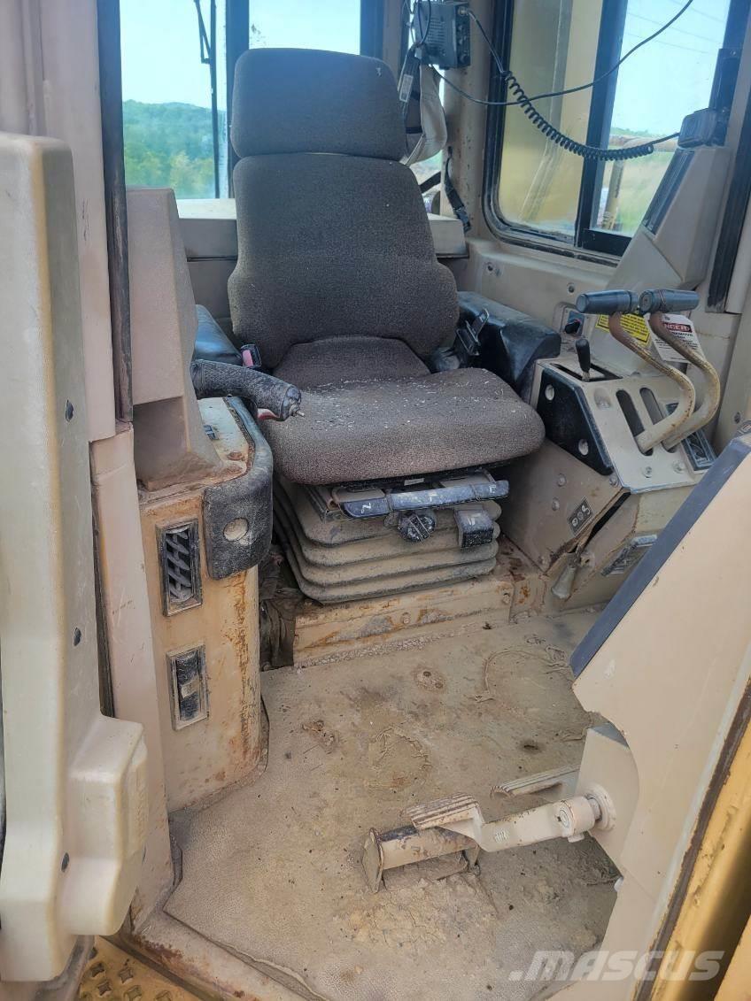 CAT D11N Buldozere pe senile