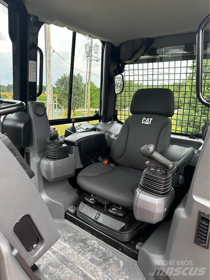 CAT D3 Buldozere pe senile